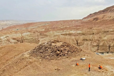 Yahuda Çölü’nde 2.200 Yıllık Gizemli Piramit Bulundu