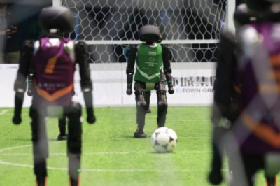 Çin'de Tarihi Robot Yarışması Başladı