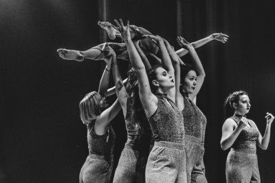 Tiyatro Sahnesinde Yeni Dönem: Fiziksel ve Dijital Arasında Hibrit Deneyimler