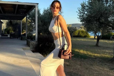 Cemre Baysel’in Yunanistan Tatili: Annesiyle Olan Benzerliği Gündem Oldu