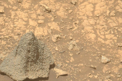 Mars'ta Şapka Şeklindeki Kaya NASA’nın Dikkatini Çekti