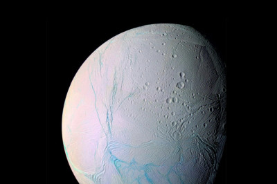 Satürn’ün Uydusu Enceladus’ta Yeni Organik Bileşikler Bulundu: Yaşam Umudu Güçleniyor